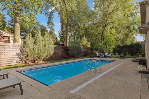 320 Louisiana Avenue N, Golden Valley, MN 55427