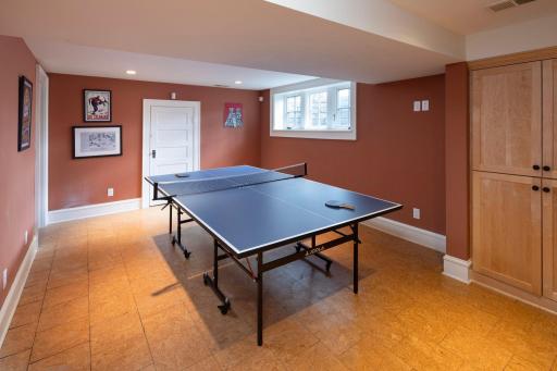 2732 Kenilworth Place, Minneapolis, MN 55405
