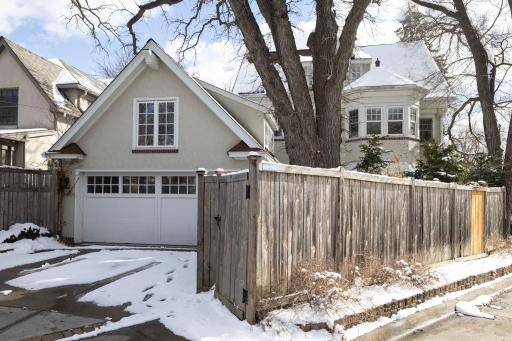 2732 Kenilworth Place, Minneapolis, MN 55405