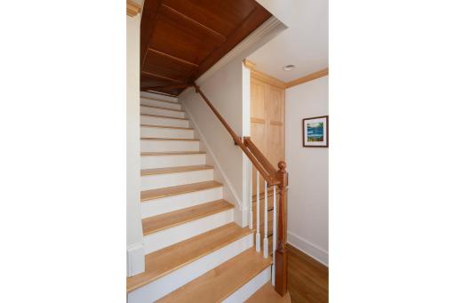 2732 Kenilworth Place, Minneapolis, MN 55405