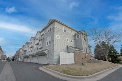 1678 Village Trail E, 1, Saint Paul, MN 55109
