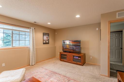 1678 Village Trail E, 1, Saint Paul, MN 55109