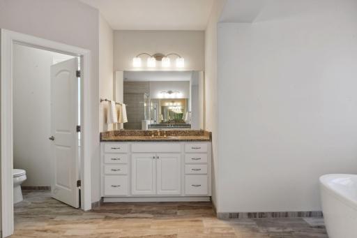 9961 Frederick Place, Eden Prairie, MN 55347