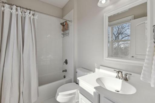 9961 Frederick Place, Eden Prairie, MN 55347
