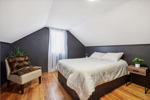 Something so cozy about this bedroom area