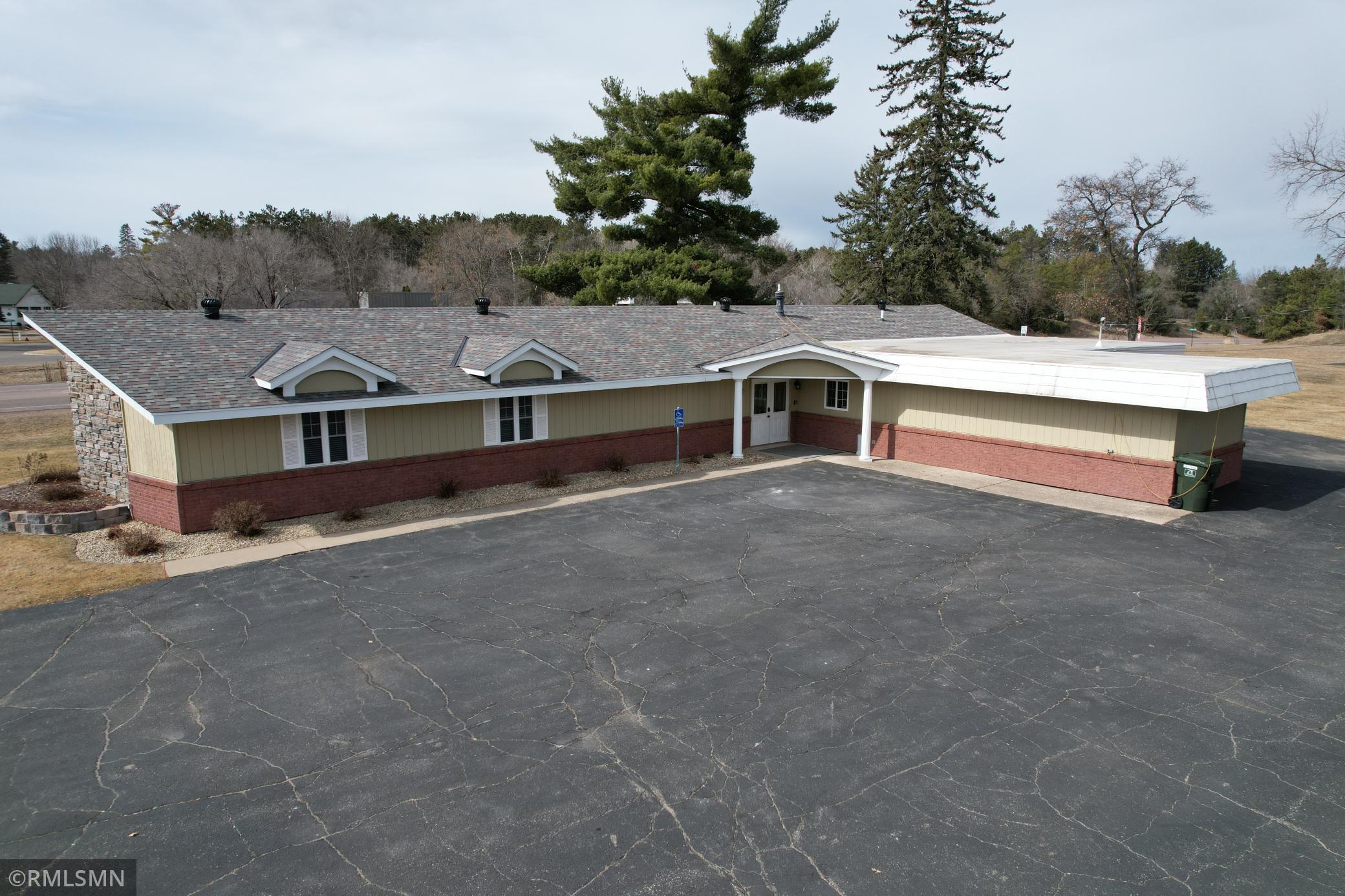 1 level commercial building