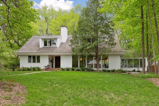 318 Woodlawn Avenue, Saint Paul, MN 55105