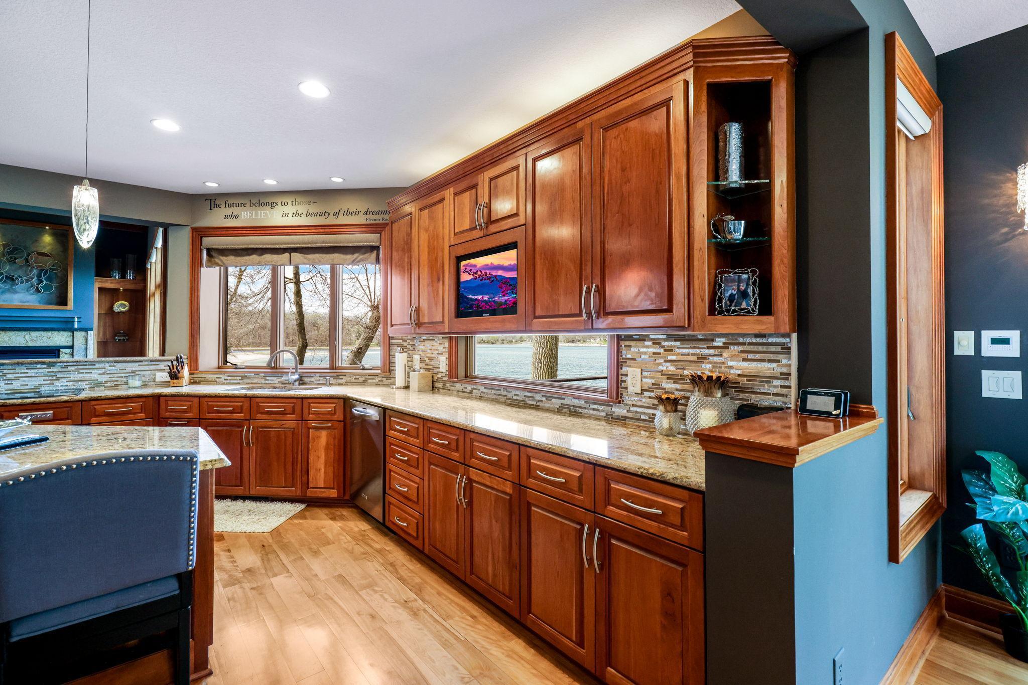 32-web-or-mls-15548 Red Oak Road SE, Prior Lake-39.jpg