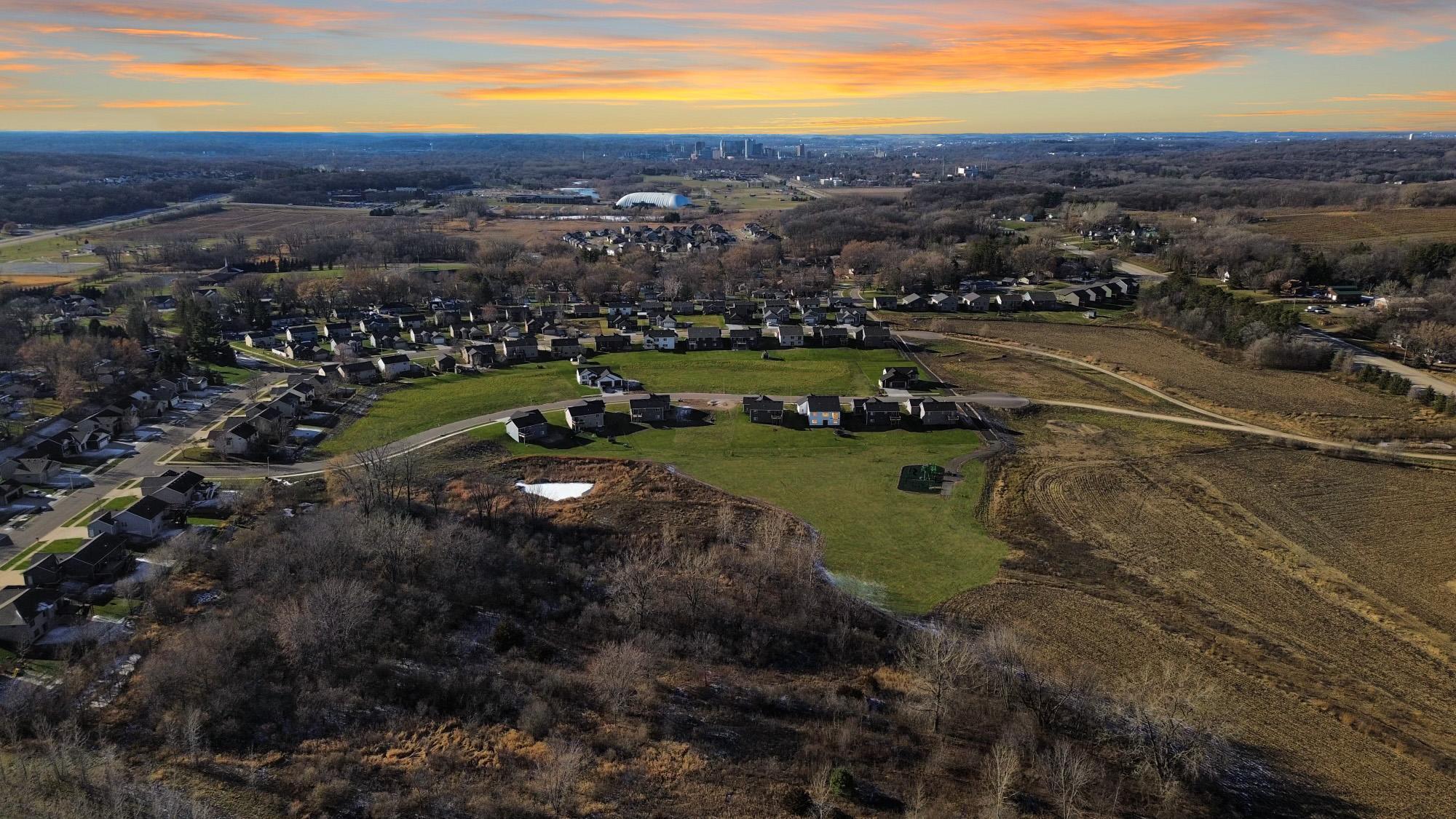 Stonelake Dr / 5 min to downtown Rochester