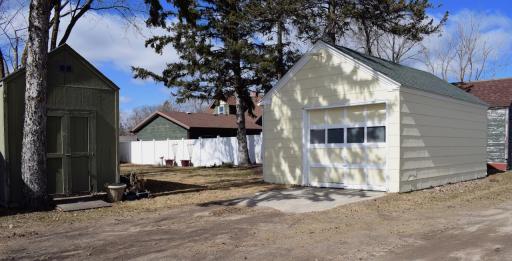 928 Arnold Avenue N, Thief River Falls, MN 56701