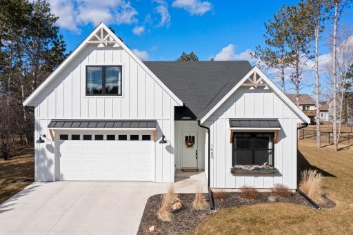 This immaculate newly built rambler boasts stunning features throughout, offering the perfect blend of elegance and comfort.