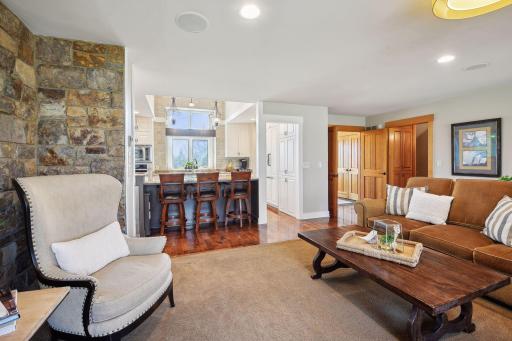 9451 Foxford Road, Chanhassen, MN 55317