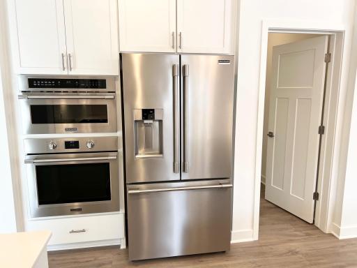 Stainless steel appliances and SPACIOUS walk in pantry.
