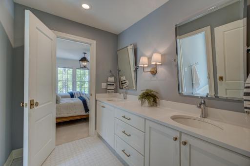 36 Catbird Lane, Saint Paul, MN 55127