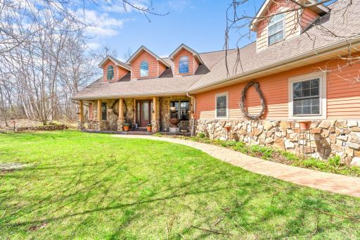 33332 Lakeshore Drive NE, Cambridge, MN 55008