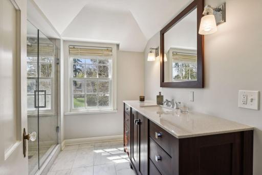 4905 Lakeview Drive, Edina, MN 55424