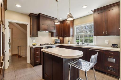 4905 Lakeview Drive, Edina, MN 55424