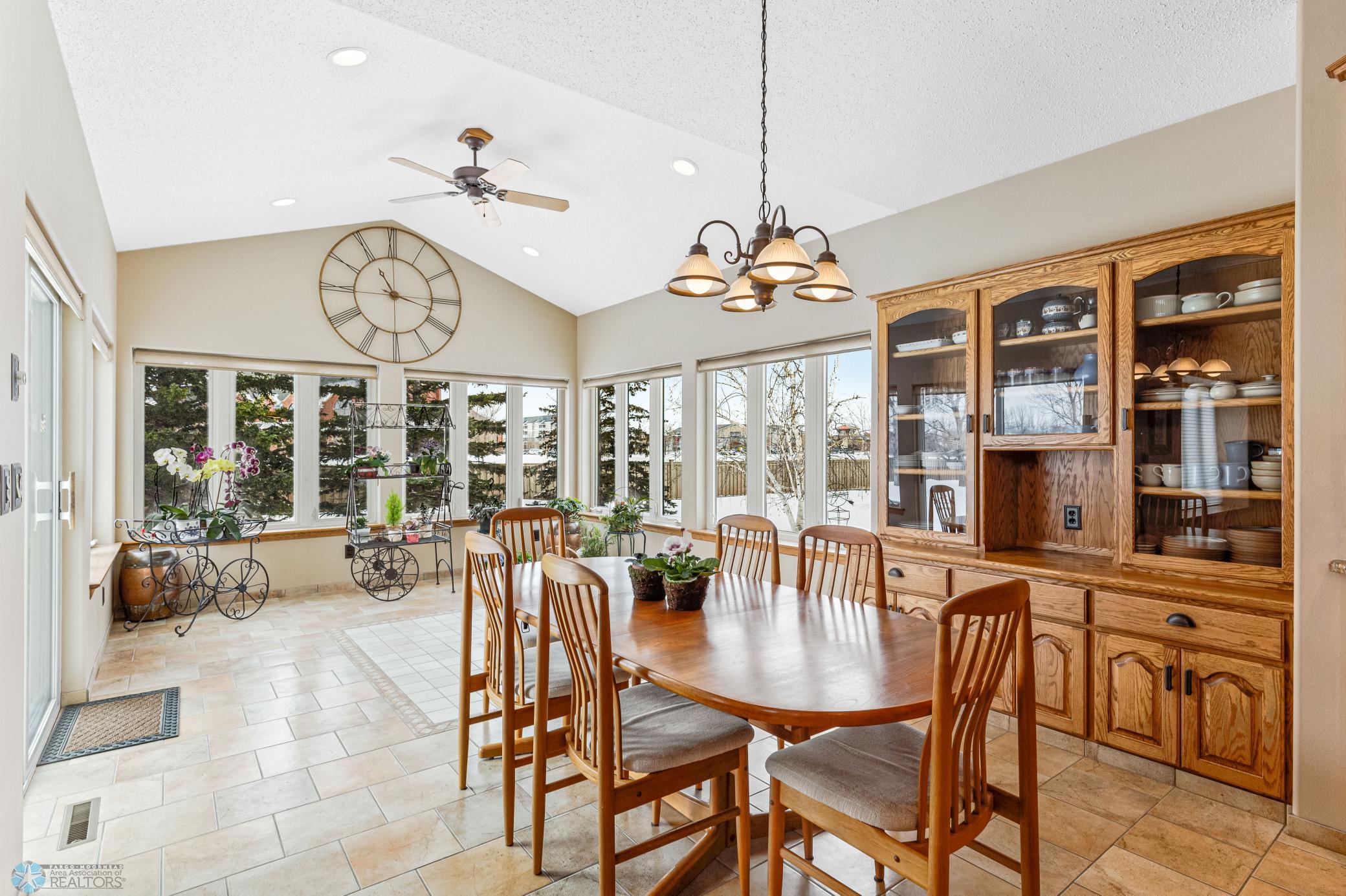 Sunroom/eat in