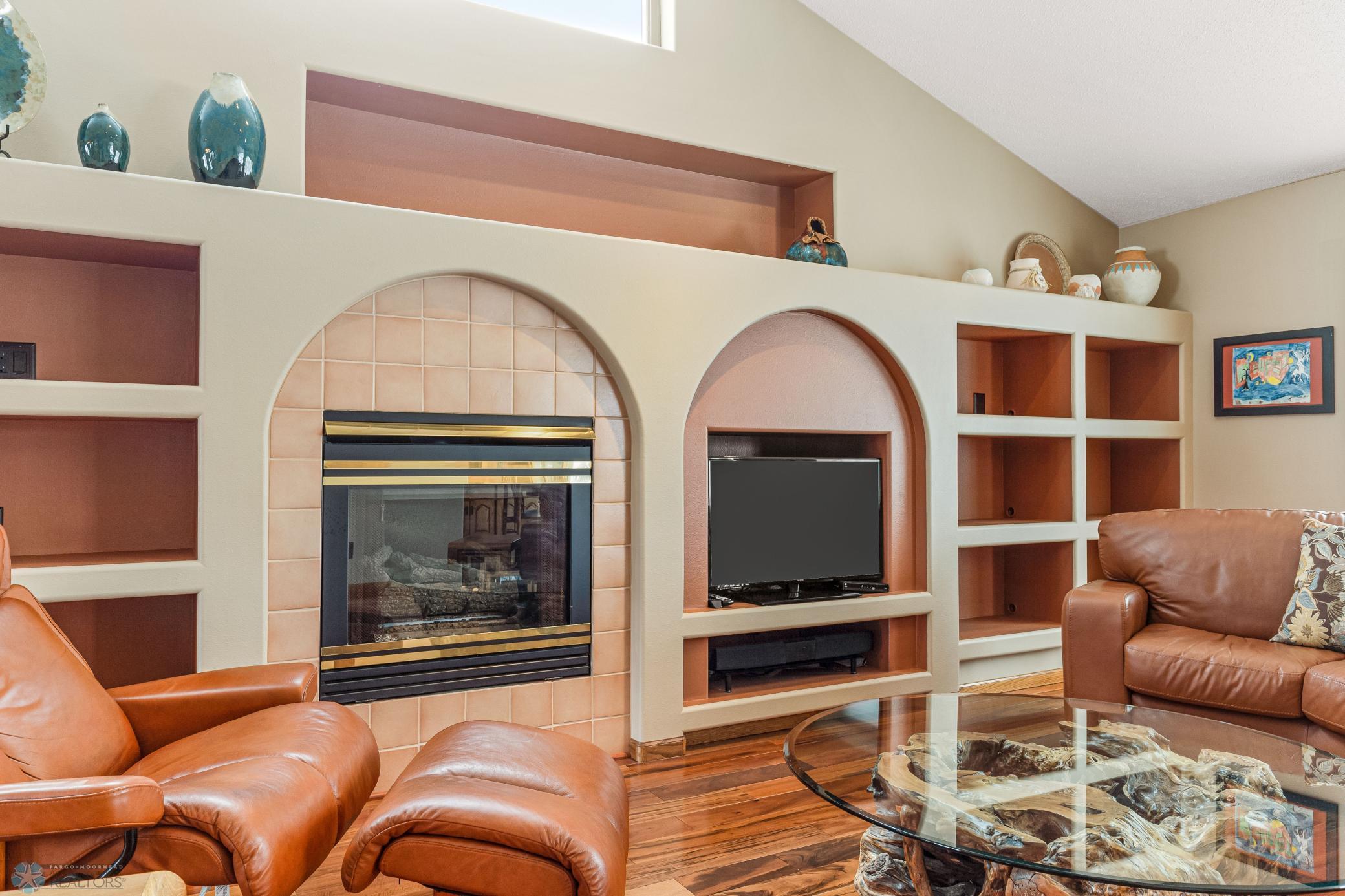 Fireplace/built ins