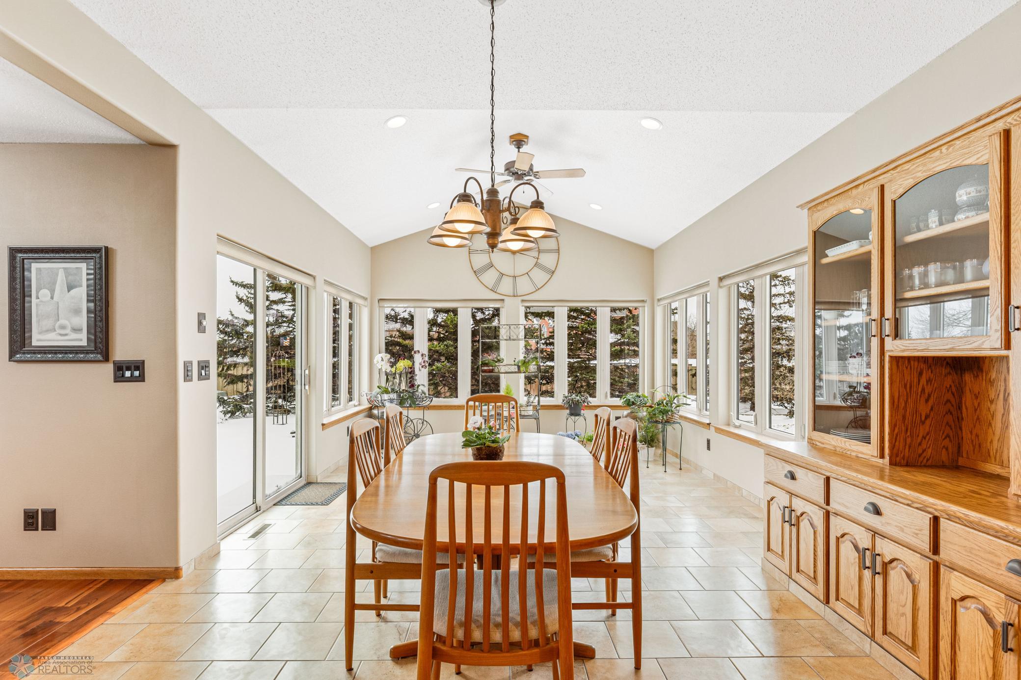Sunroom/eat in