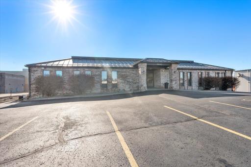 1810 Crestview - Professional Office Building with great parking!