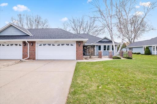 Welcome to 1151 Lois Ct! Beautiful one-level opportunity in N Shoreview area. West facing front door.