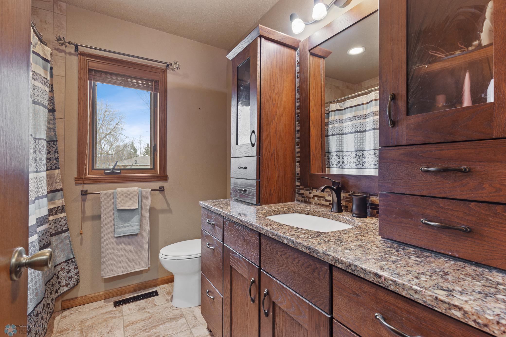 Upstairs Full bathroom