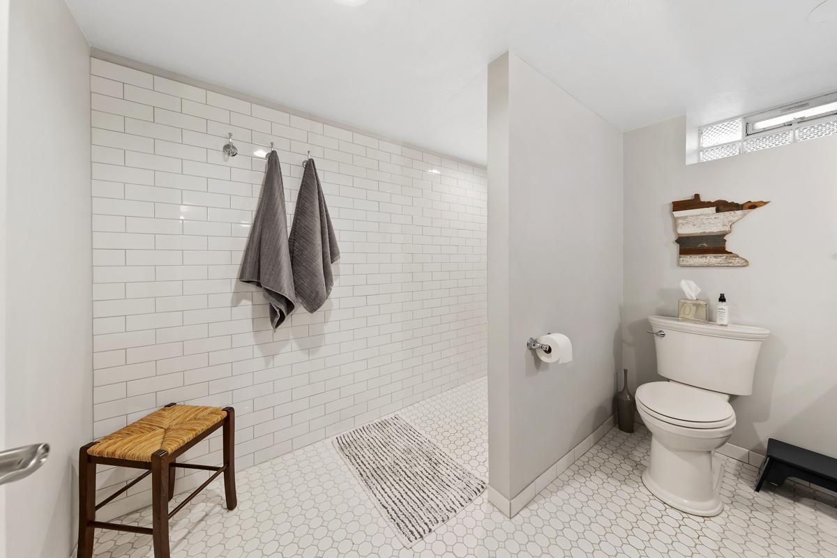 37 Bathroom_lower.jpg