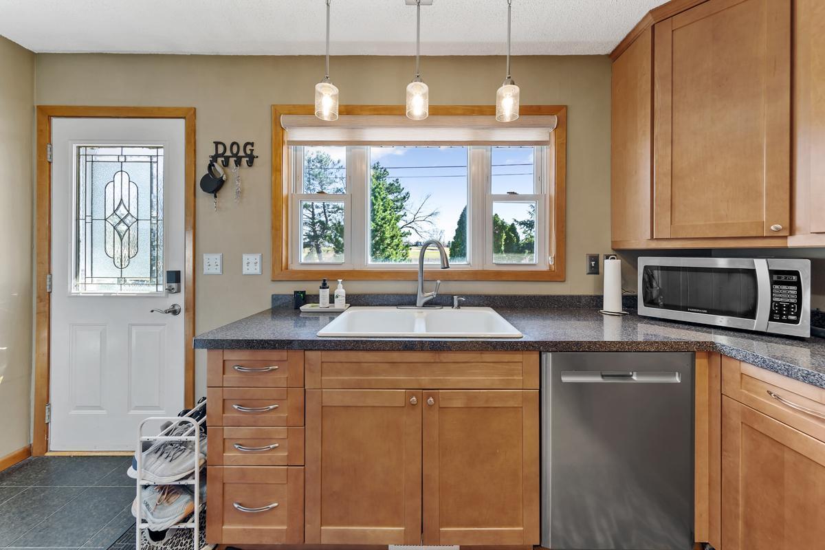 19 Kitchen_side entry.jpg