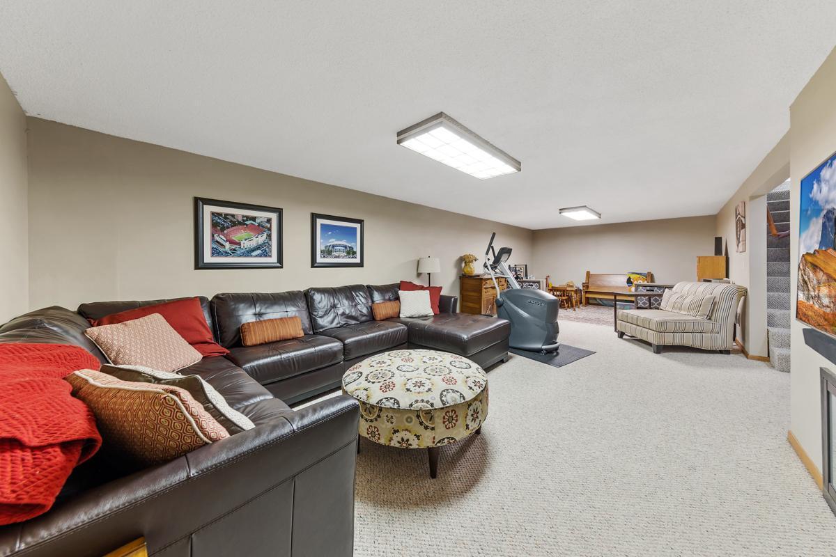 34 Family room_lower.jpg