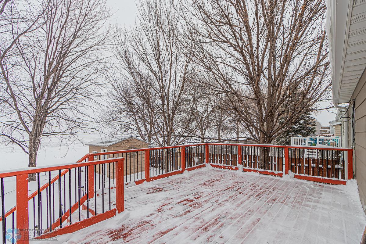 Large 2-tiered Deck - upper level off Dining room door