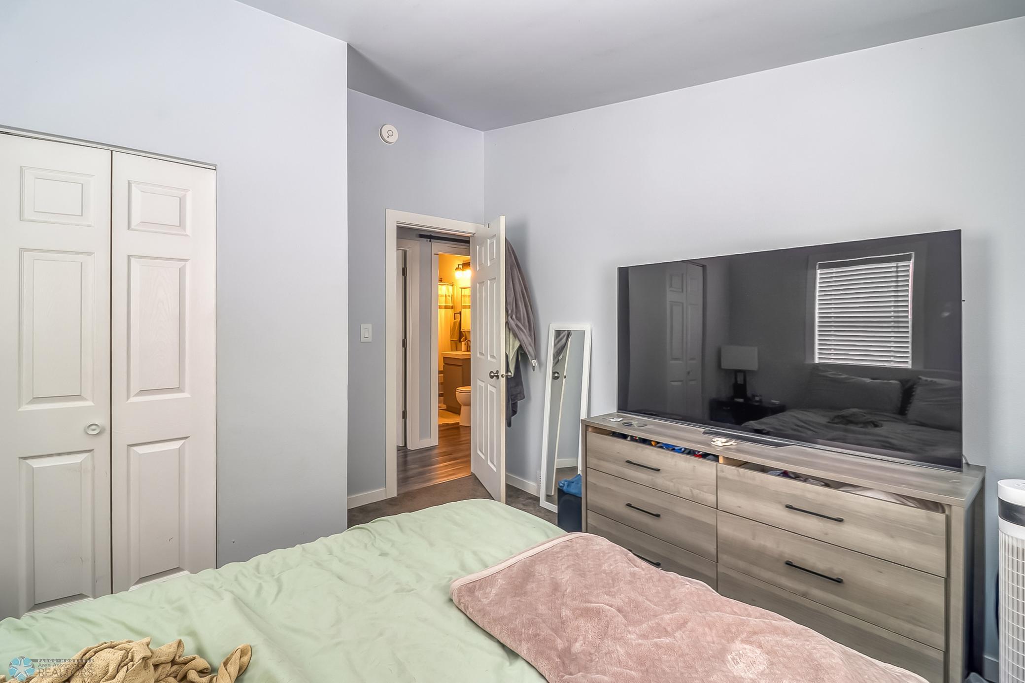 17Bedroom2_2.jpg