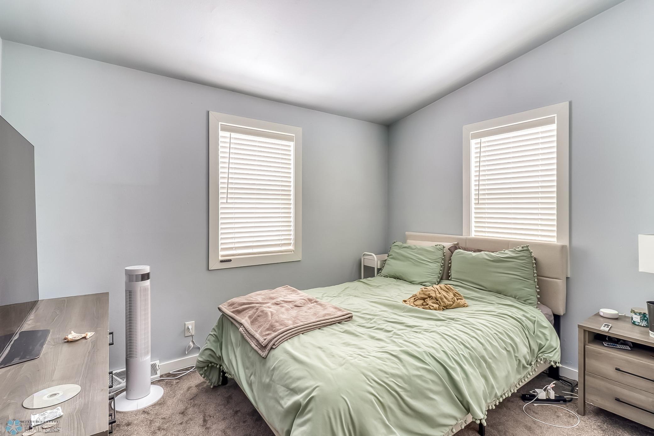 16Bedroom2_1.jpg