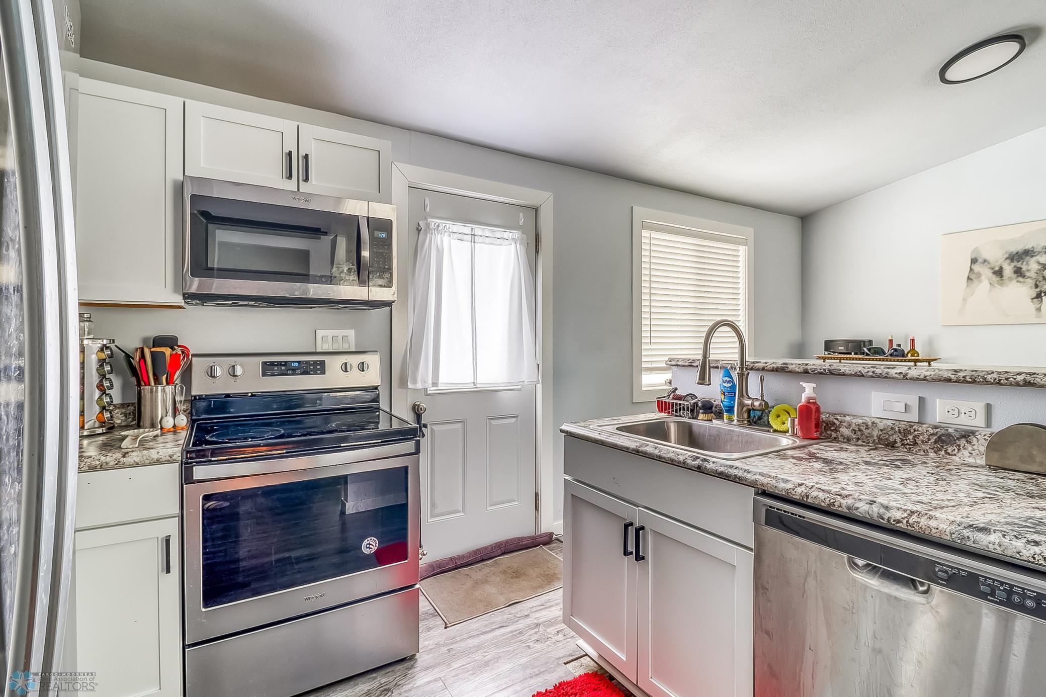 8 Kitchen1_3.jpg