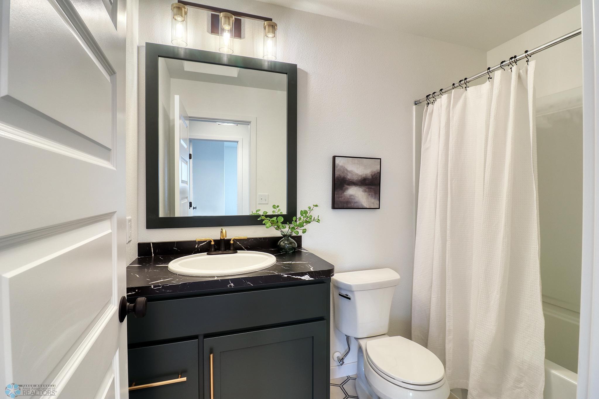 Bathroom1_1.jpg