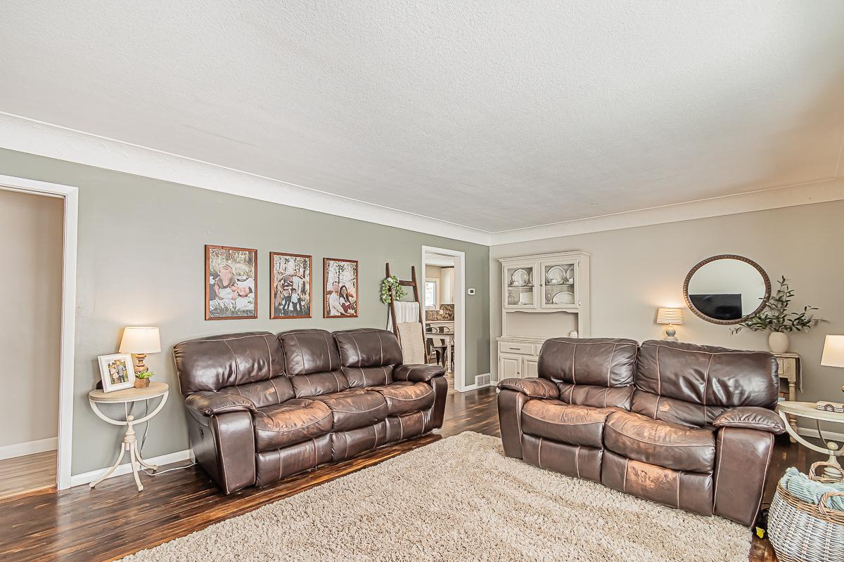 Living_Room_2.jpg