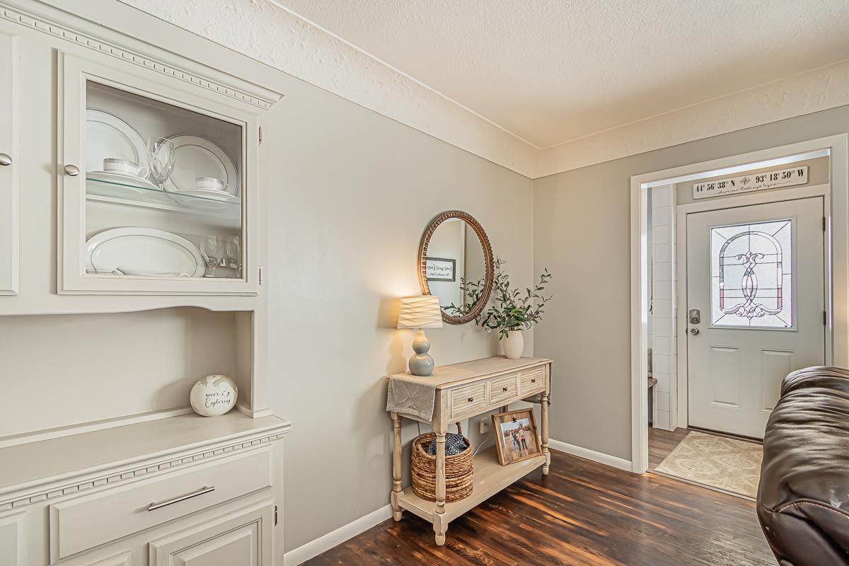 Entryway_2.jpg