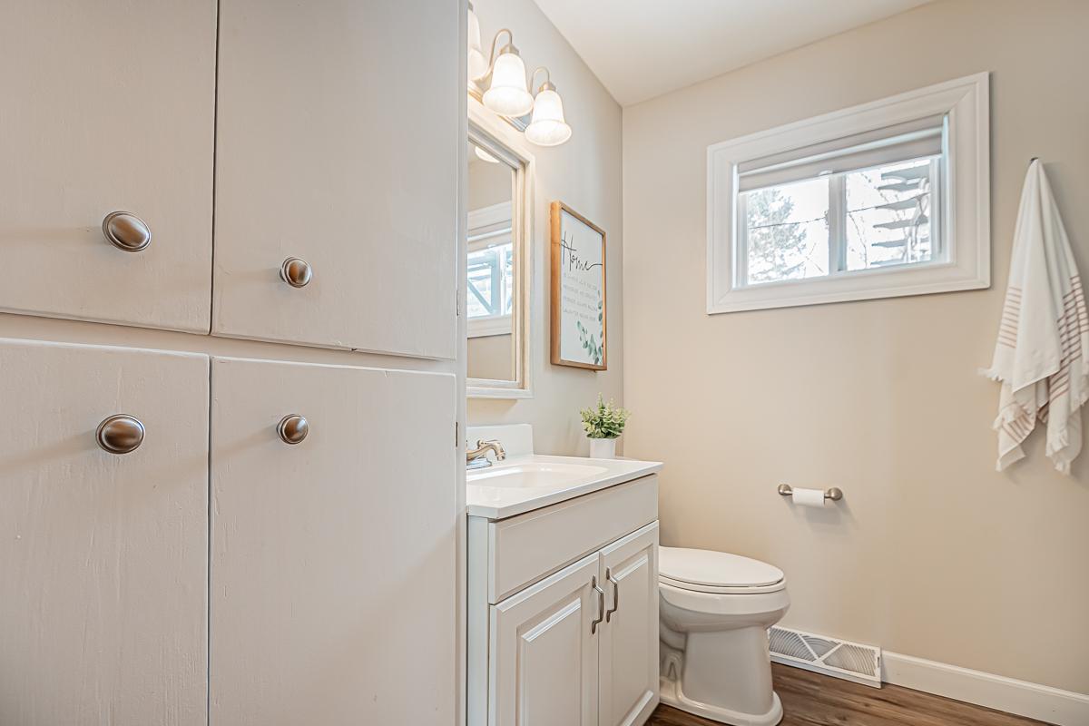 Main_Bathroom_1.jpg