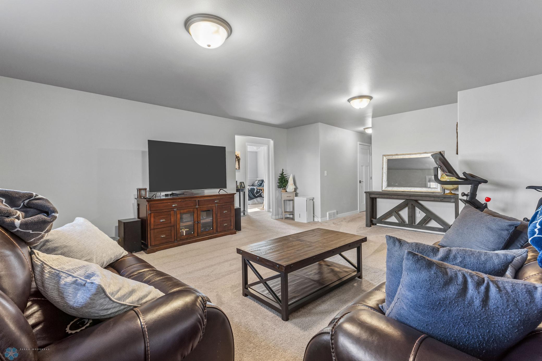 (22) Family Room.jpg