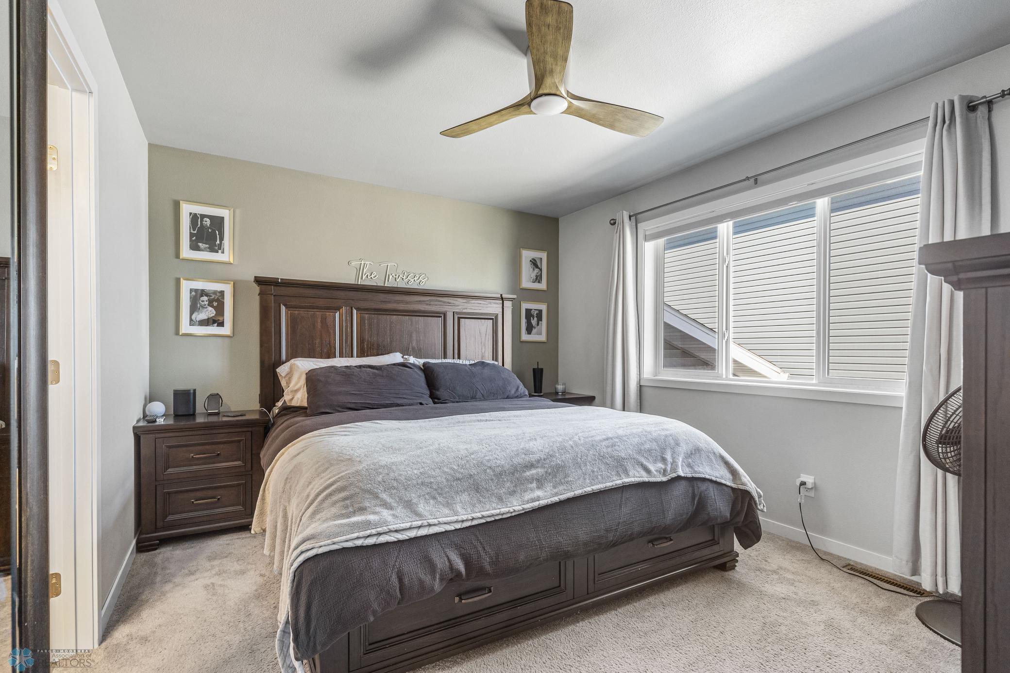 (15) Master Bed.jpg