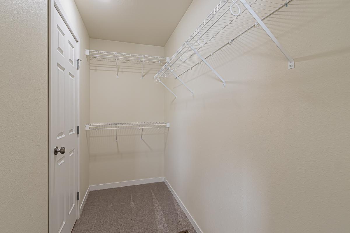 Master_Closet_1.jpg