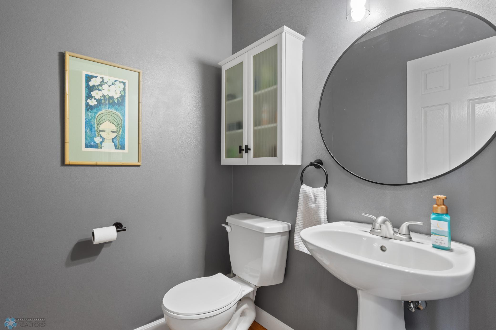 Main Level 1/2 Bathroom