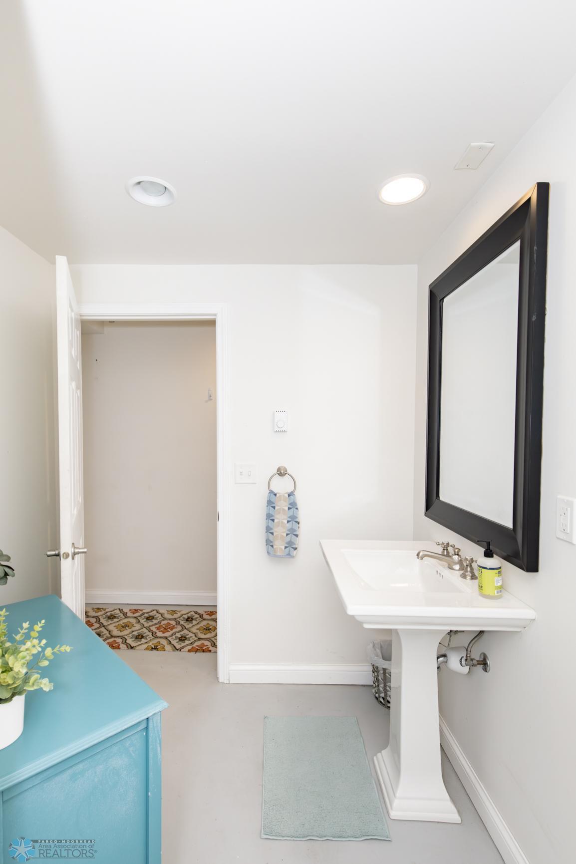 Bathroom 4 - Full