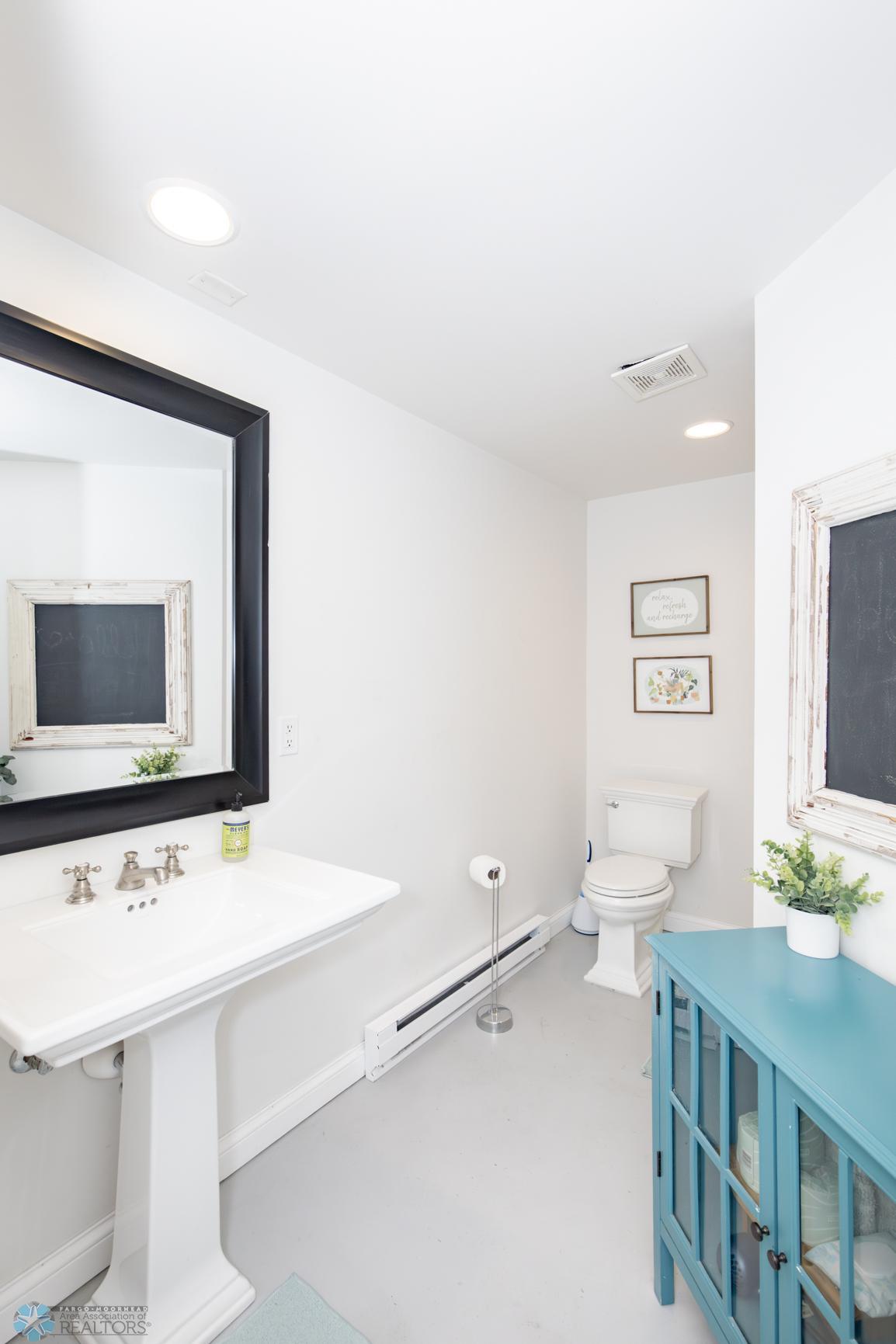 Bathroom 4 - Full