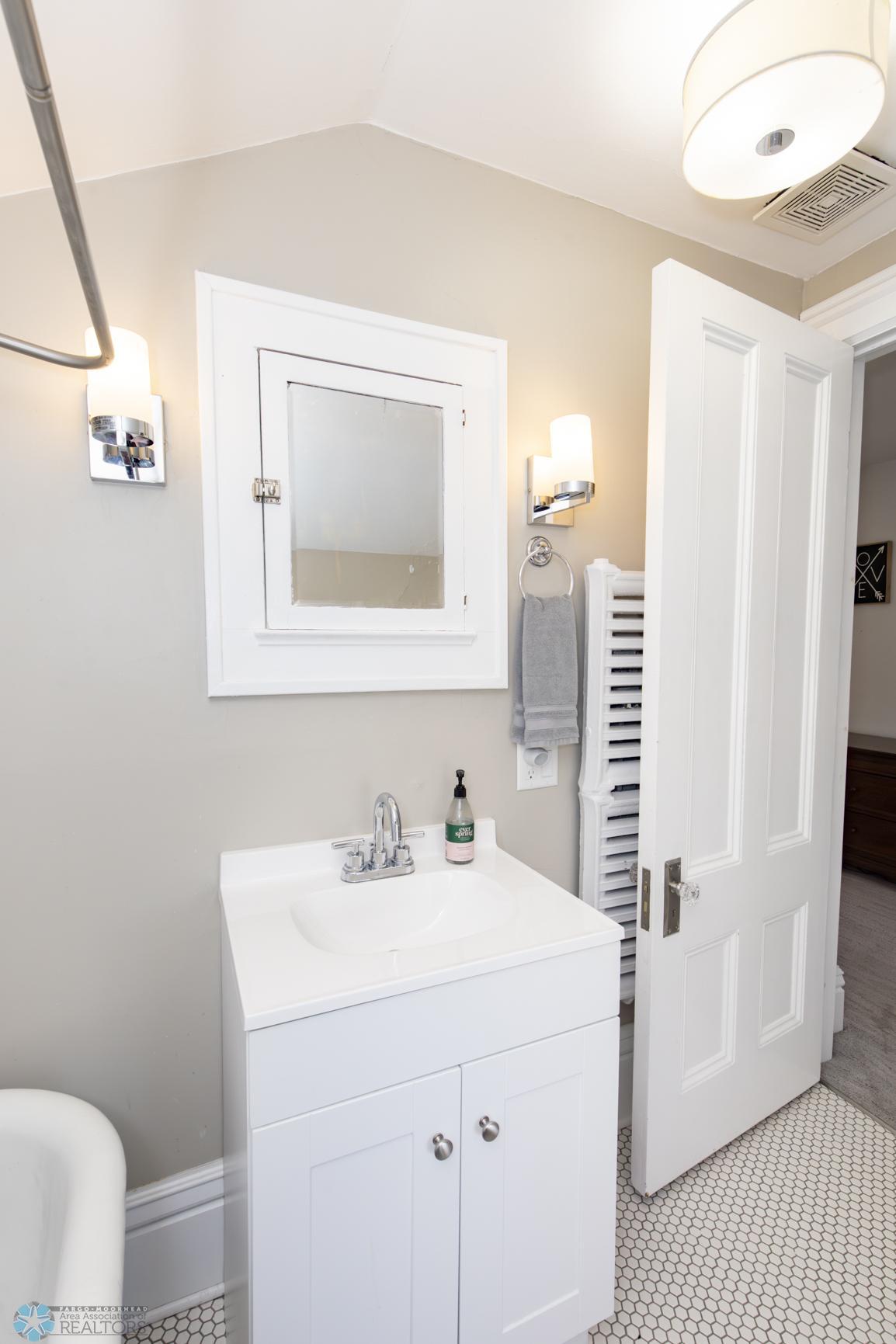 Bathroom 3 - Full