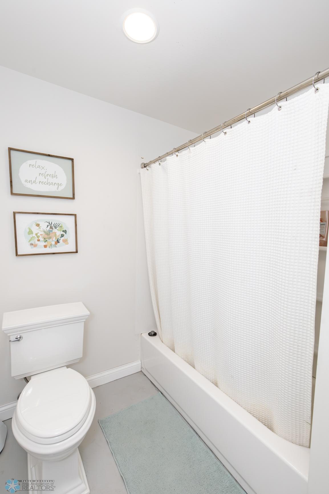Bathroom 4 - Full