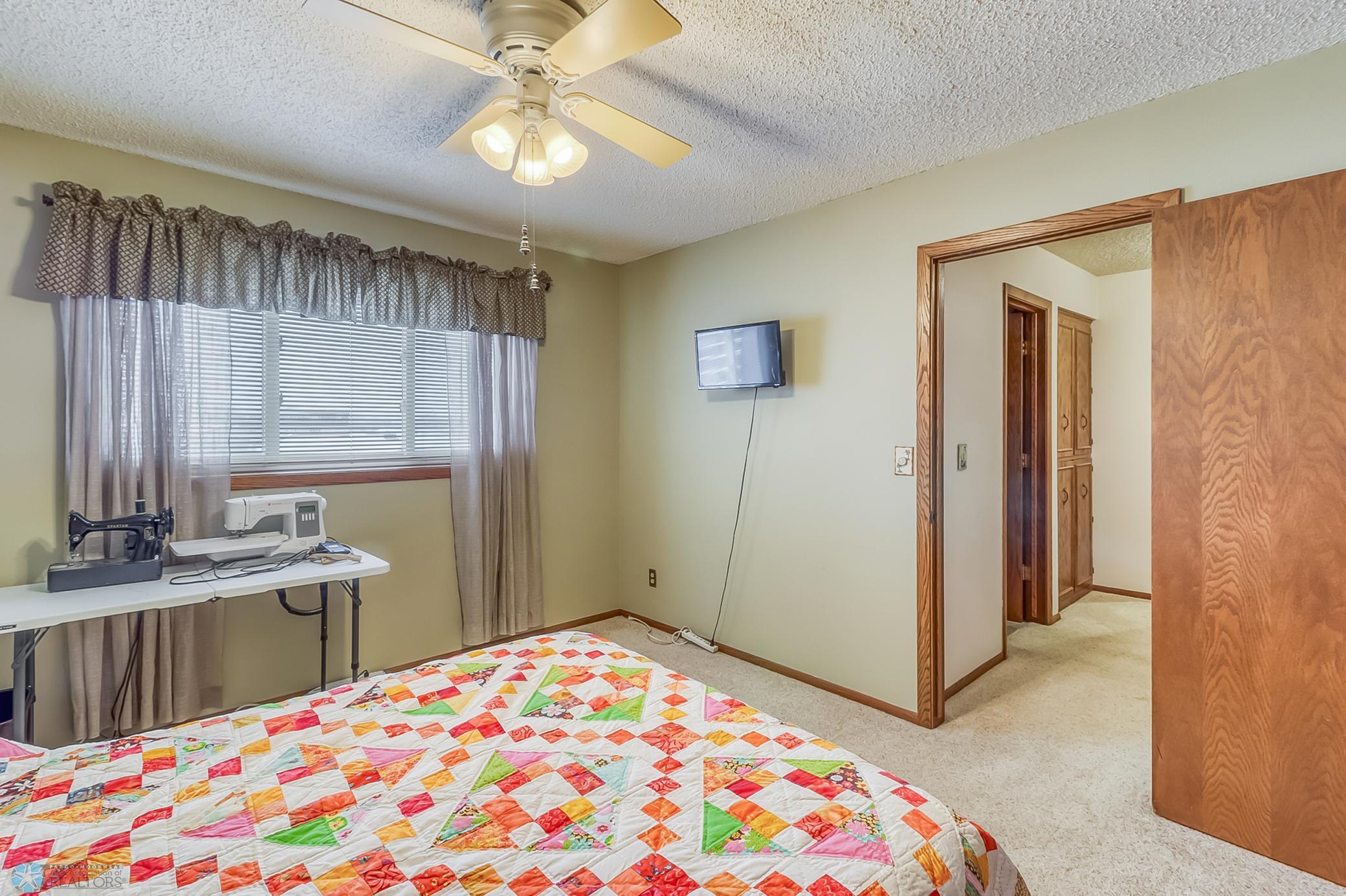 Bedroom1_1.jpg