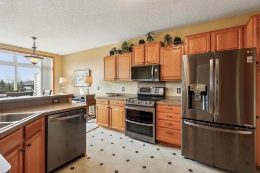 Stainless steel appliances, double oven.