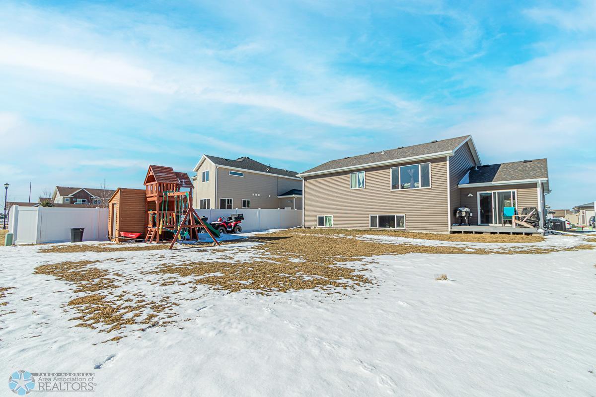 3033 Ridge Dr, West Fargo, ND 58078, USA-33.jpg