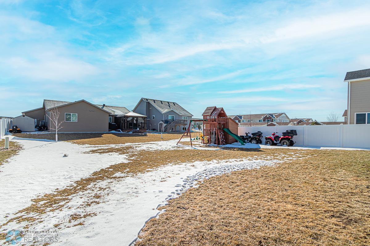 3033 Ridge Dr, West Fargo, ND 58078, USA-32.jpg